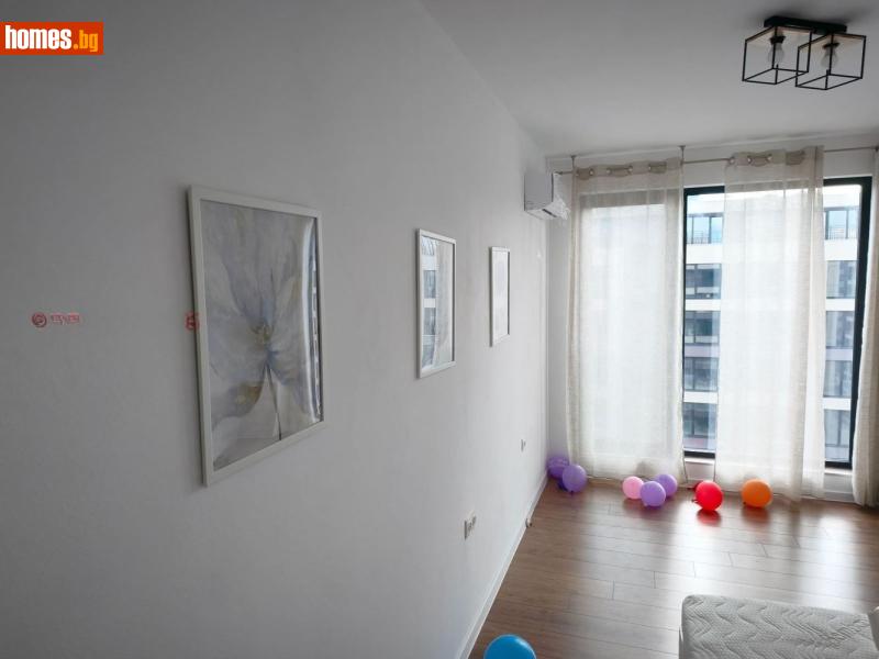 Тристаен, 102m²