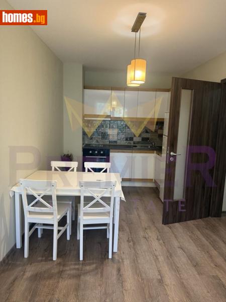 Тристаен, 80m²