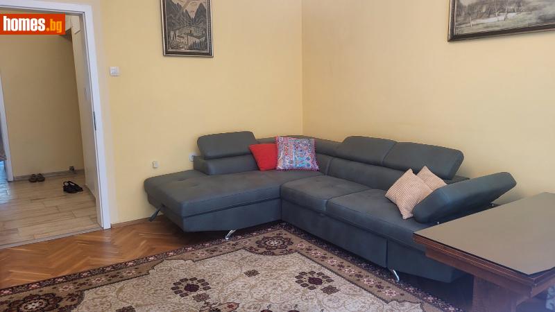 Тристаен, 105m²