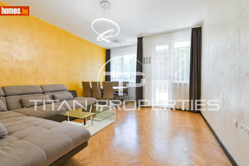 Тристаен, 95m²