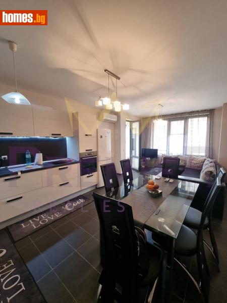Тристаен, 105m²