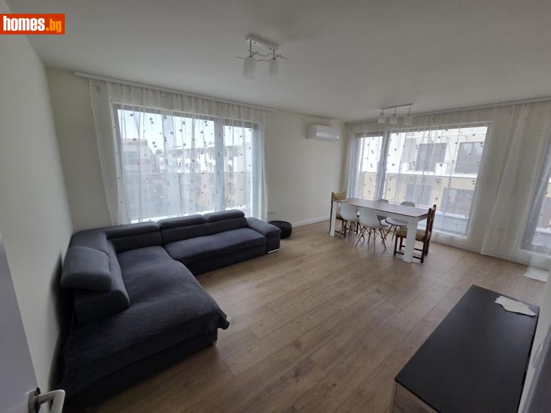 Тристаен, 90m²