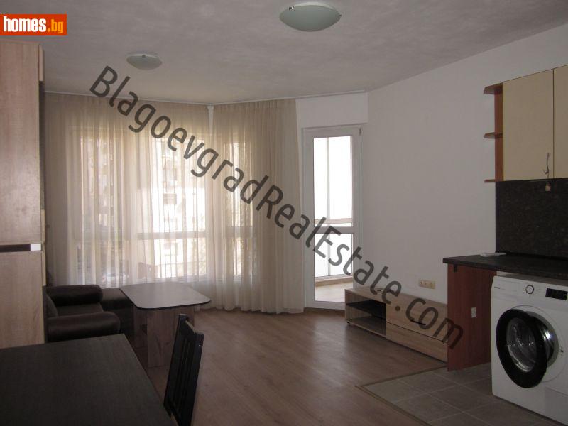 Тристаен, 93m²