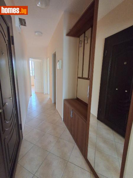 Тристаен, 90m²