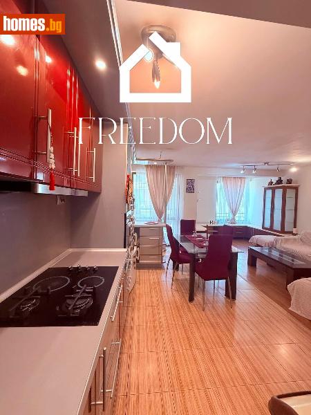 Тристаен, 94m²