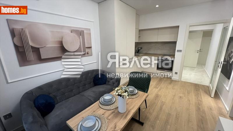 Тристаен, 60m²