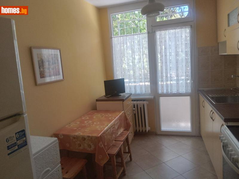 Тристаен, 74m²