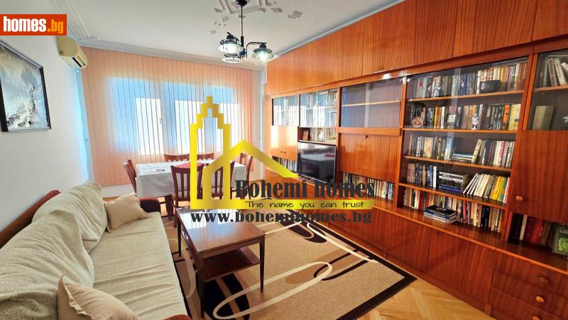 Тристаен, 93m²