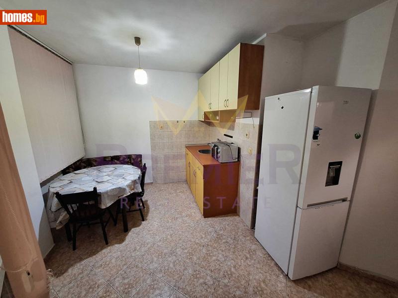 Тристаен, 70m²