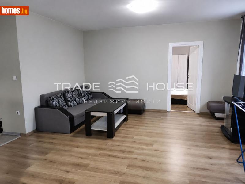 Тристаен, 90m²