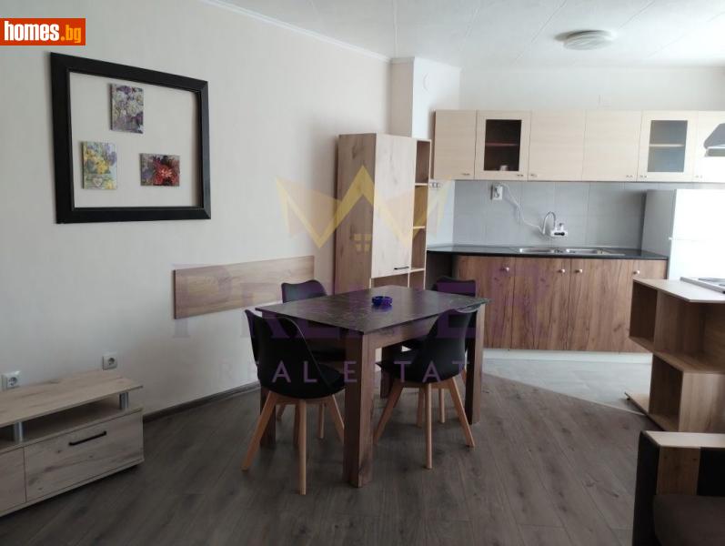 Тристаен, 70m²