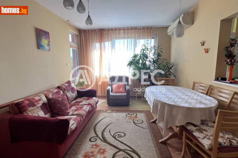 Тристаен, 78m²