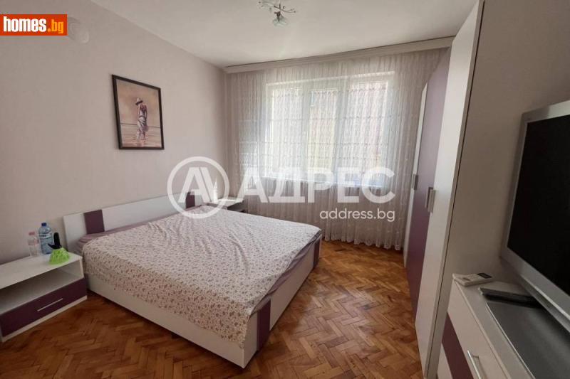 Тристаен, 95m²