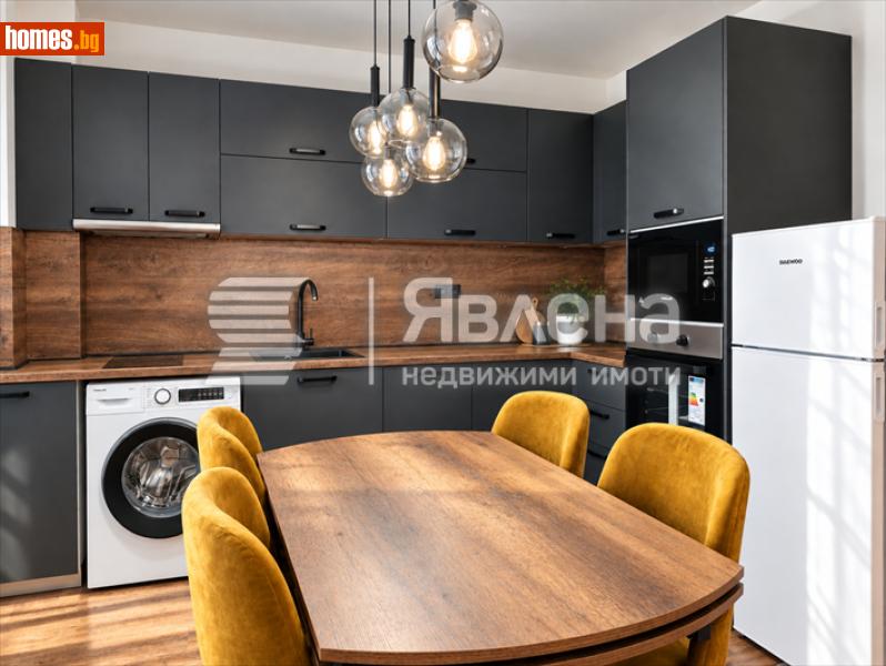 Тристаен, 83m²