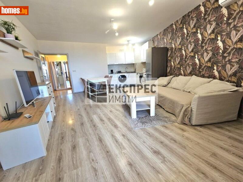 Тристаен, 105m²