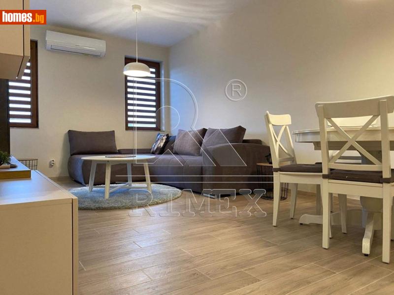 Тристаен, 90m²