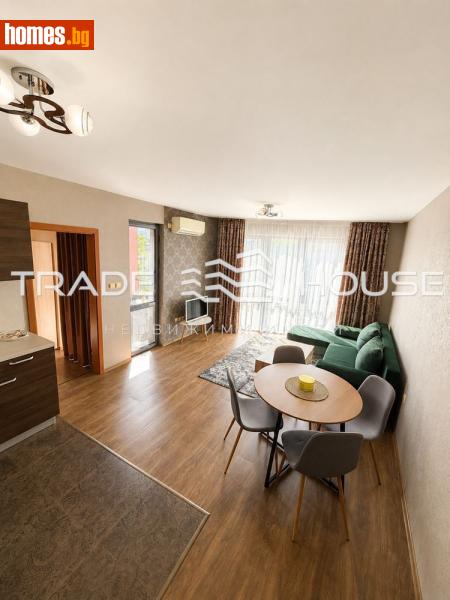 Тристаен, 72m²