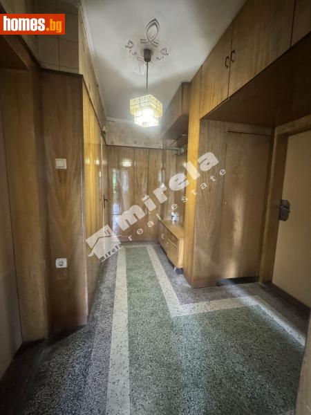 Тристаен, 74m²