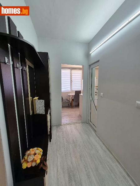 Тристаен, 60m²