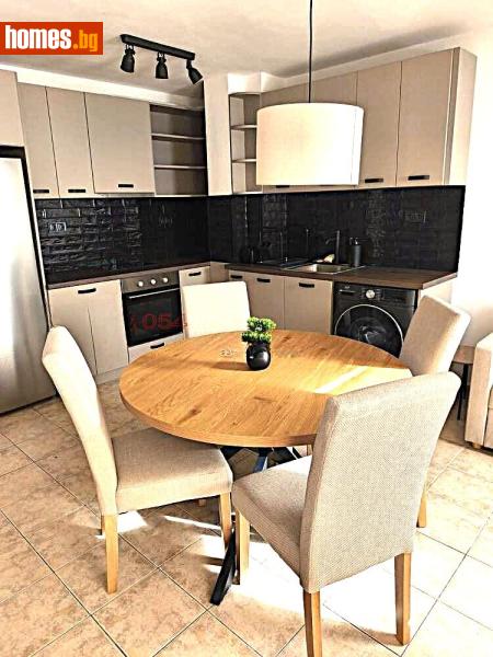 Тристаен, 85m²