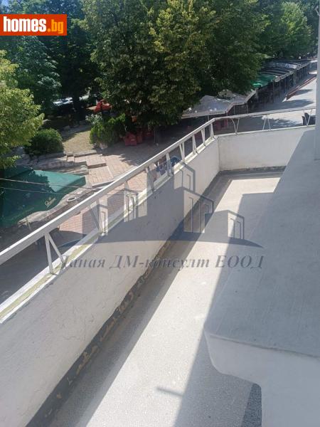 Тристаен, 90m²