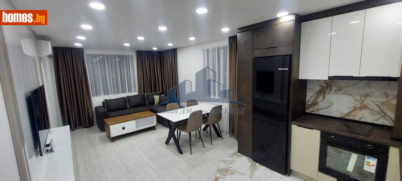 Тристаен, 90m²