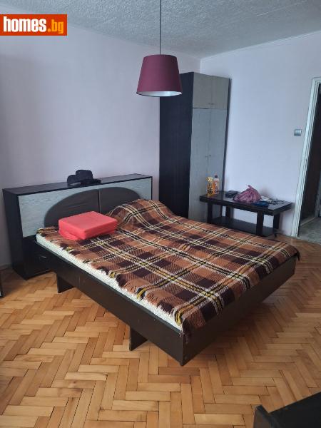 Тристаен, 74m²