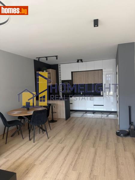 Тристаен, 135m²