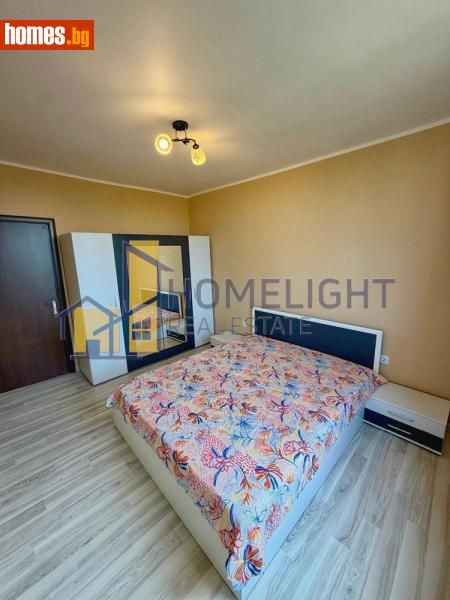 Тристаен, 73m²