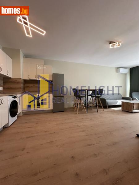 Тристаен, 105m²