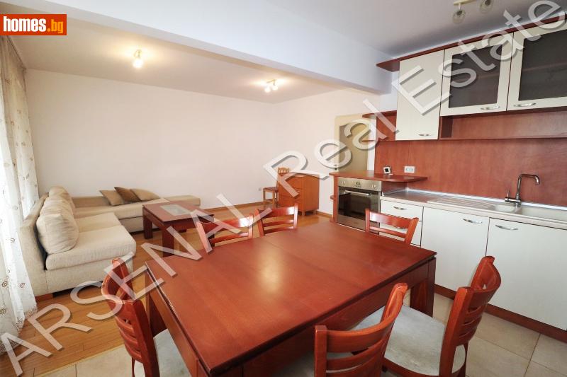Тристаен, 125m²