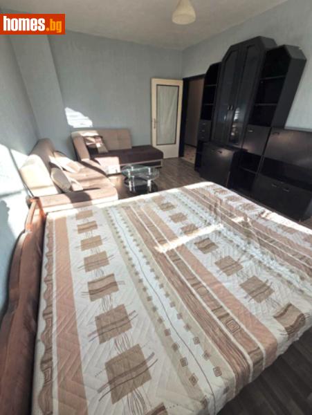 Тристаен, 76m²