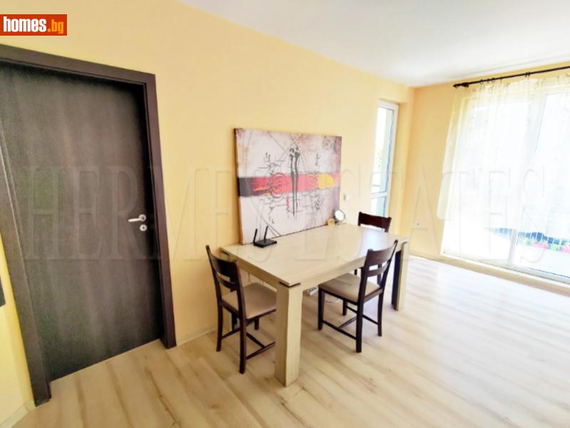 Тристаен, 75m²