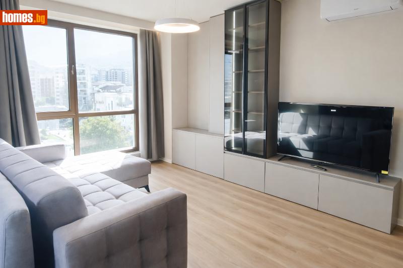 Тристаен, 90m²