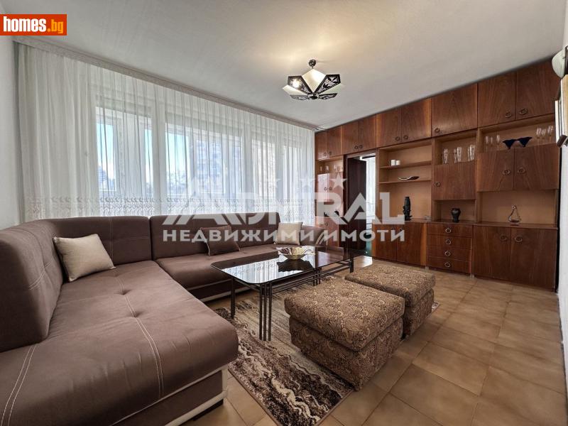 Тристаен, 90m²