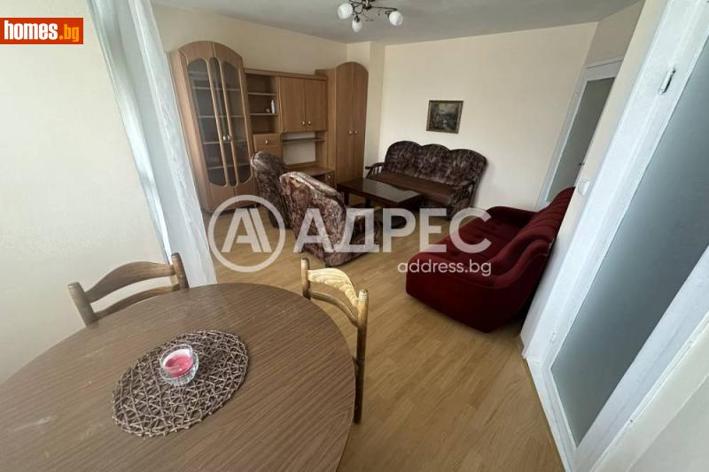 Тристаен, 90m²