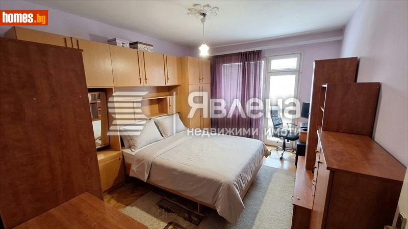 Тристаен, 90m²