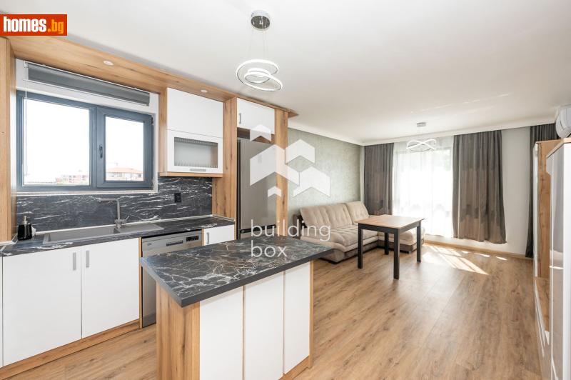 Тристаен, 93m²
