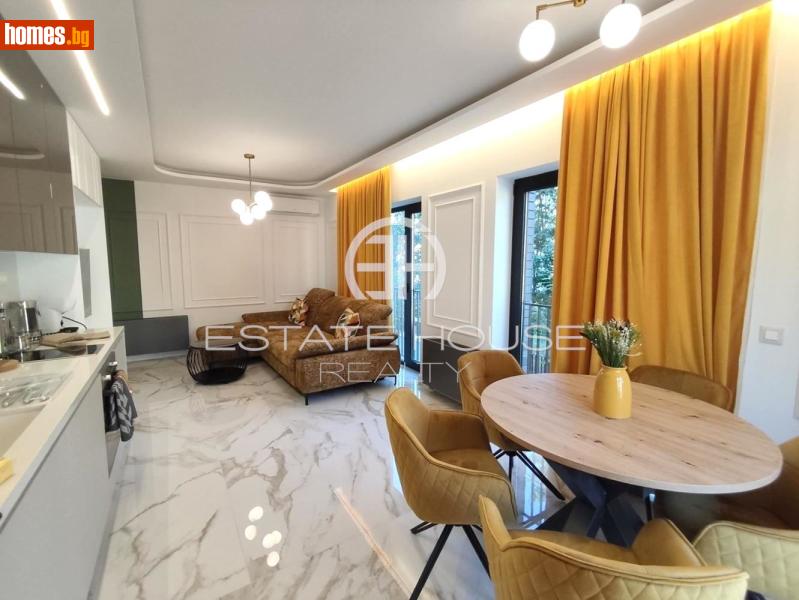 Тристаен, 1200m²