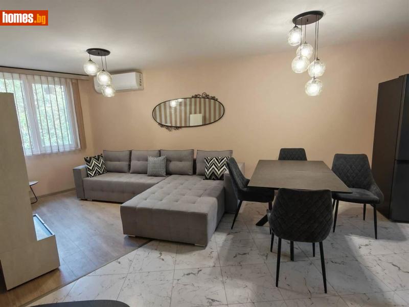 Тристаен, 87m²