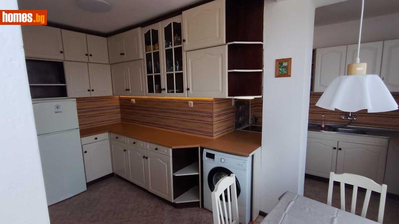 Тристаен, 98m²