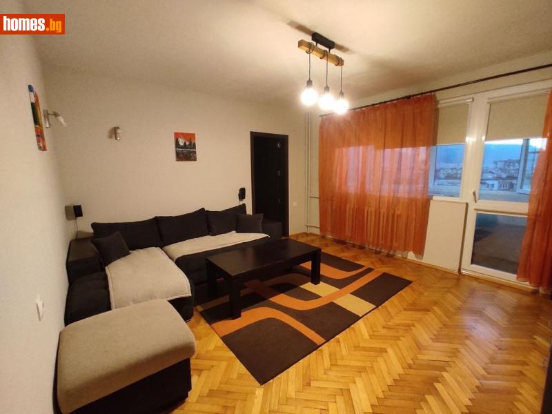 Тристаен, 65m²