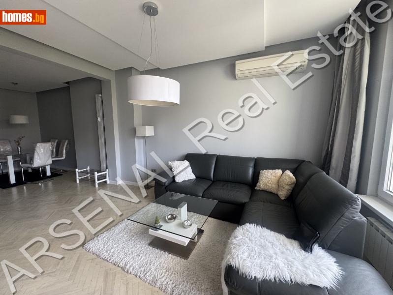 Тристаен, 98m²