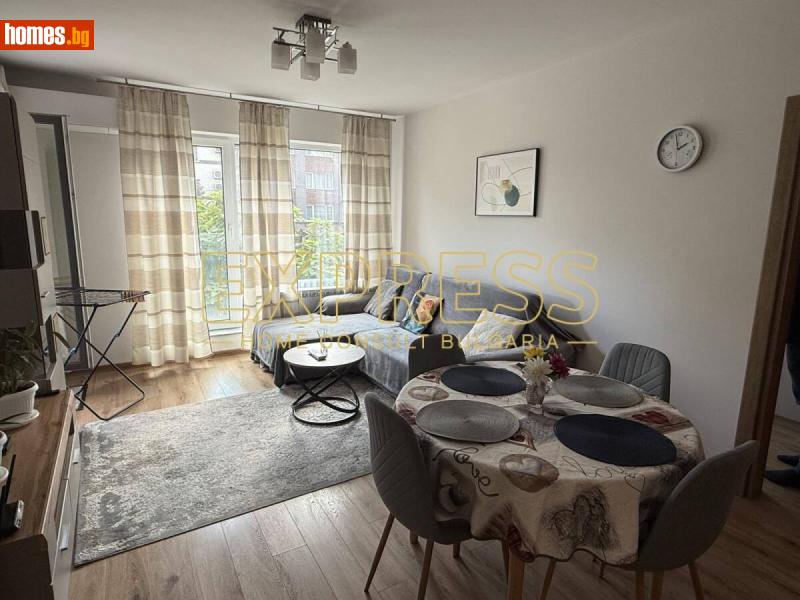 Тристаен, 90m²